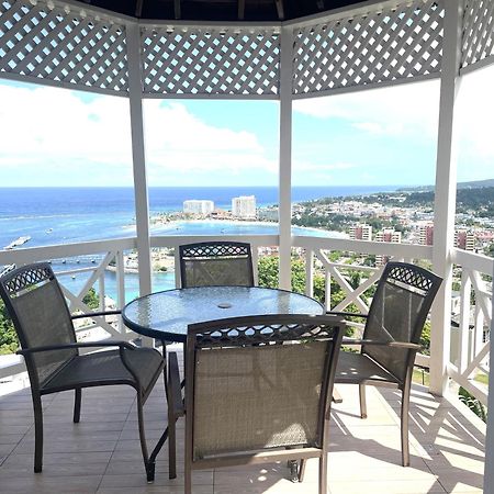 Oceanbreeze Jamaica Penthouse, 7-Minute Walk To Beach أوشو ريوس المظهر الخارجي الصورة