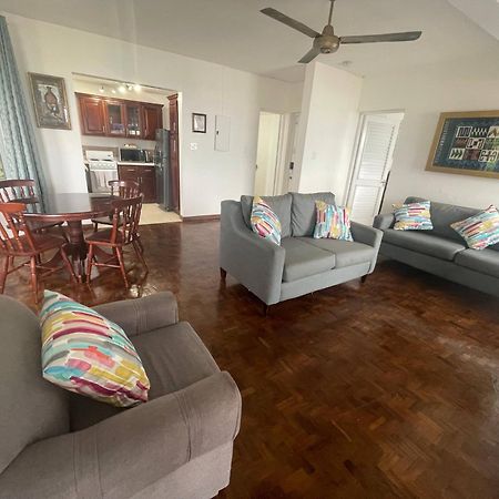 Oceanbreeze Jamaica Penthouse, 7-Minute Walk To Beach أوشو ريوس المظهر الخارجي الصورة