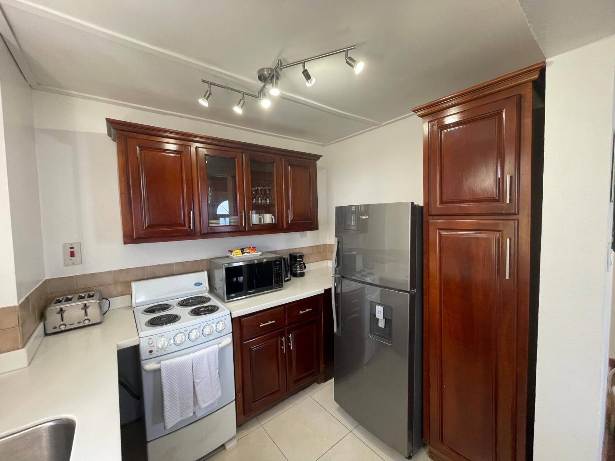 Oceanbreeze Jamaica Penthouse, 7-Minute Walk To Beach أوشو ريوس المظهر الخارجي الصورة