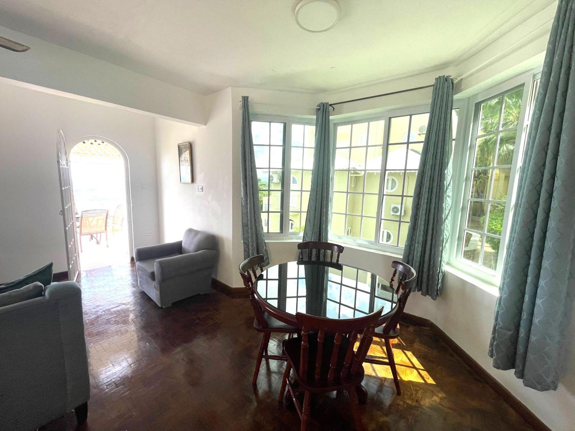 Oceanbreeze Jamaica Penthouse, 7-Minute Walk To Beach أوشو ريوس المظهر الخارجي الصورة
