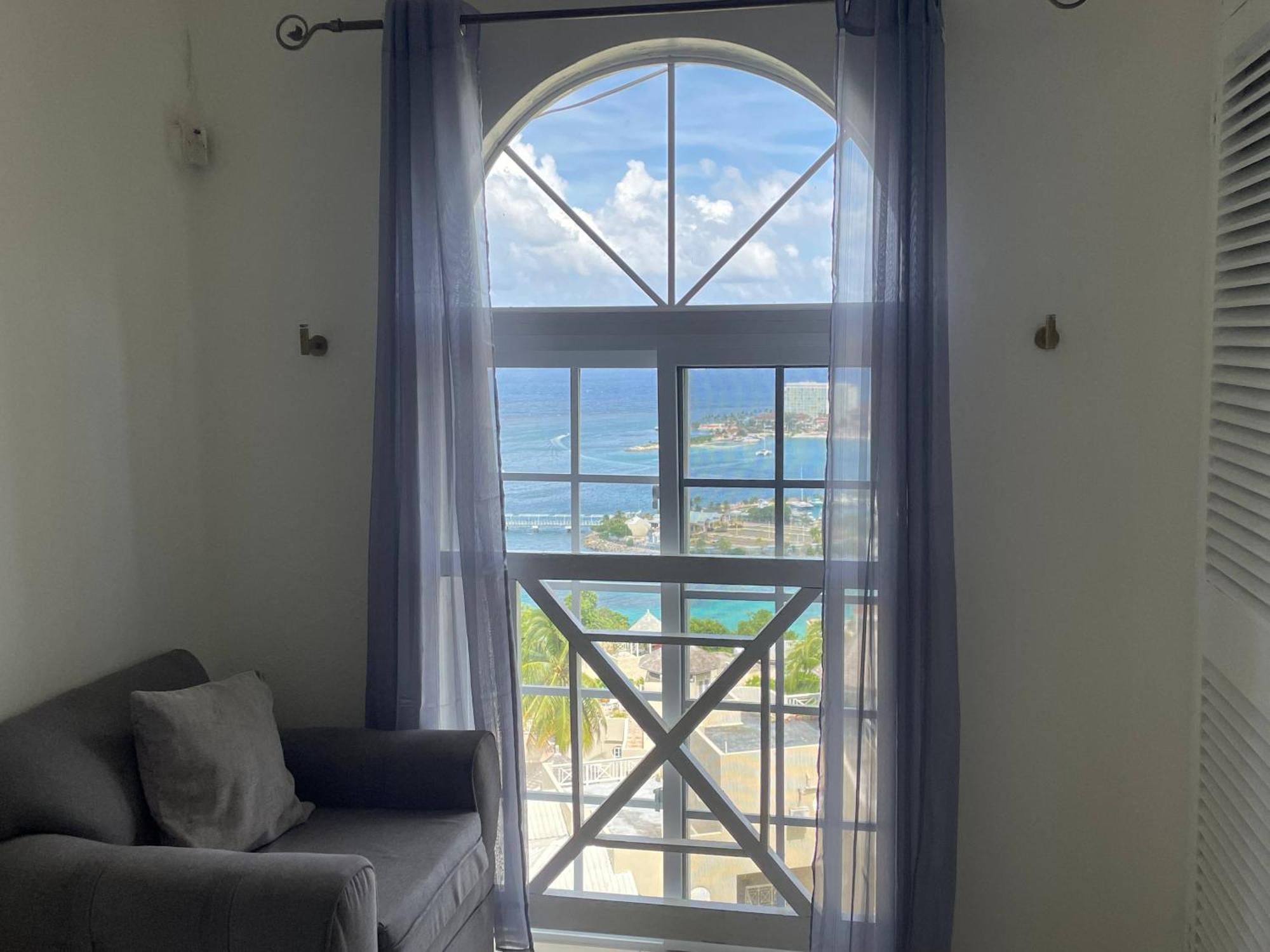 Oceanbreeze Jamaica Penthouse, 7-Minute Walk To Beach أوشو ريوس المظهر الخارجي الصورة