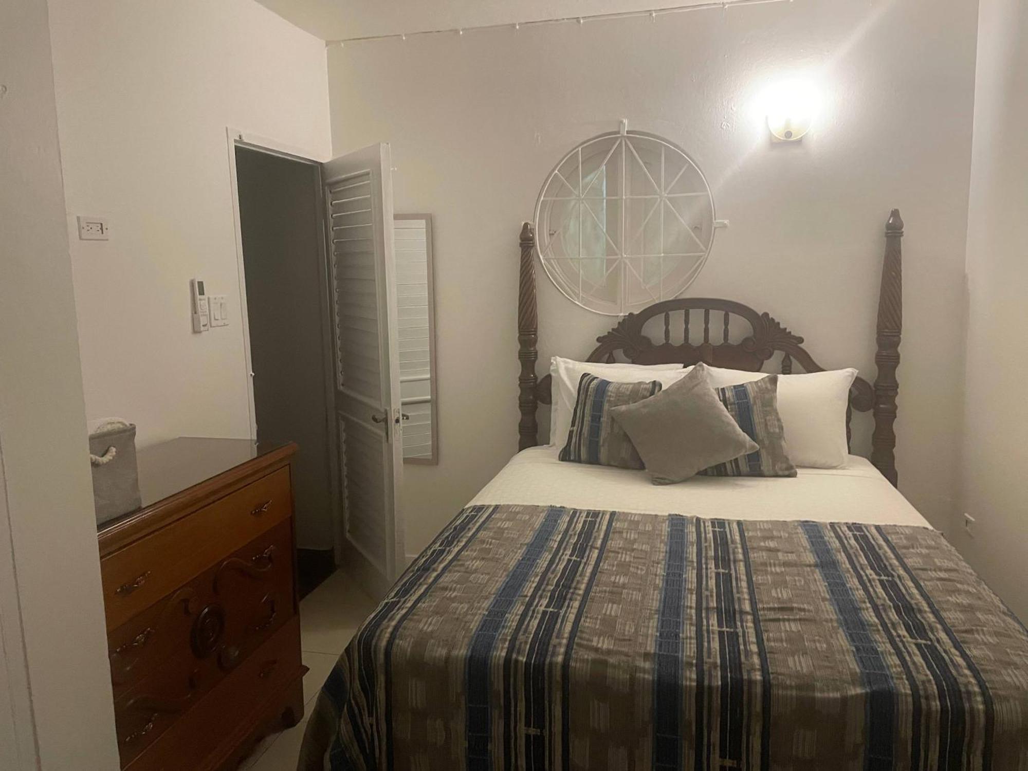 Oceanbreeze Jamaica Penthouse, 7-Minute Walk To Beach أوشو ريوس المظهر الخارجي الصورة