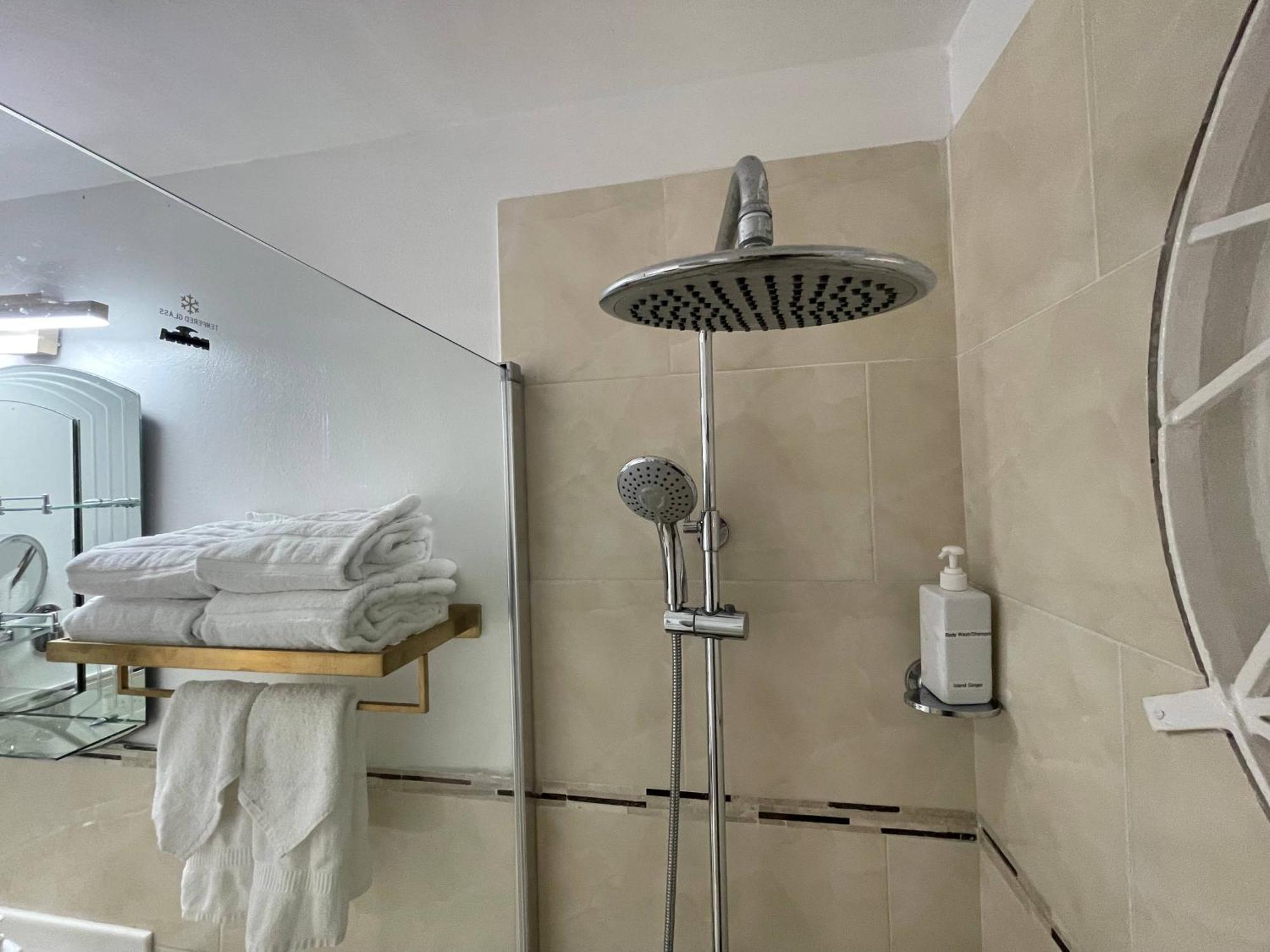 Oceanbreeze Jamaica Penthouse, 7-Minute Walk To Beach أوشو ريوس المظهر الخارجي الصورة