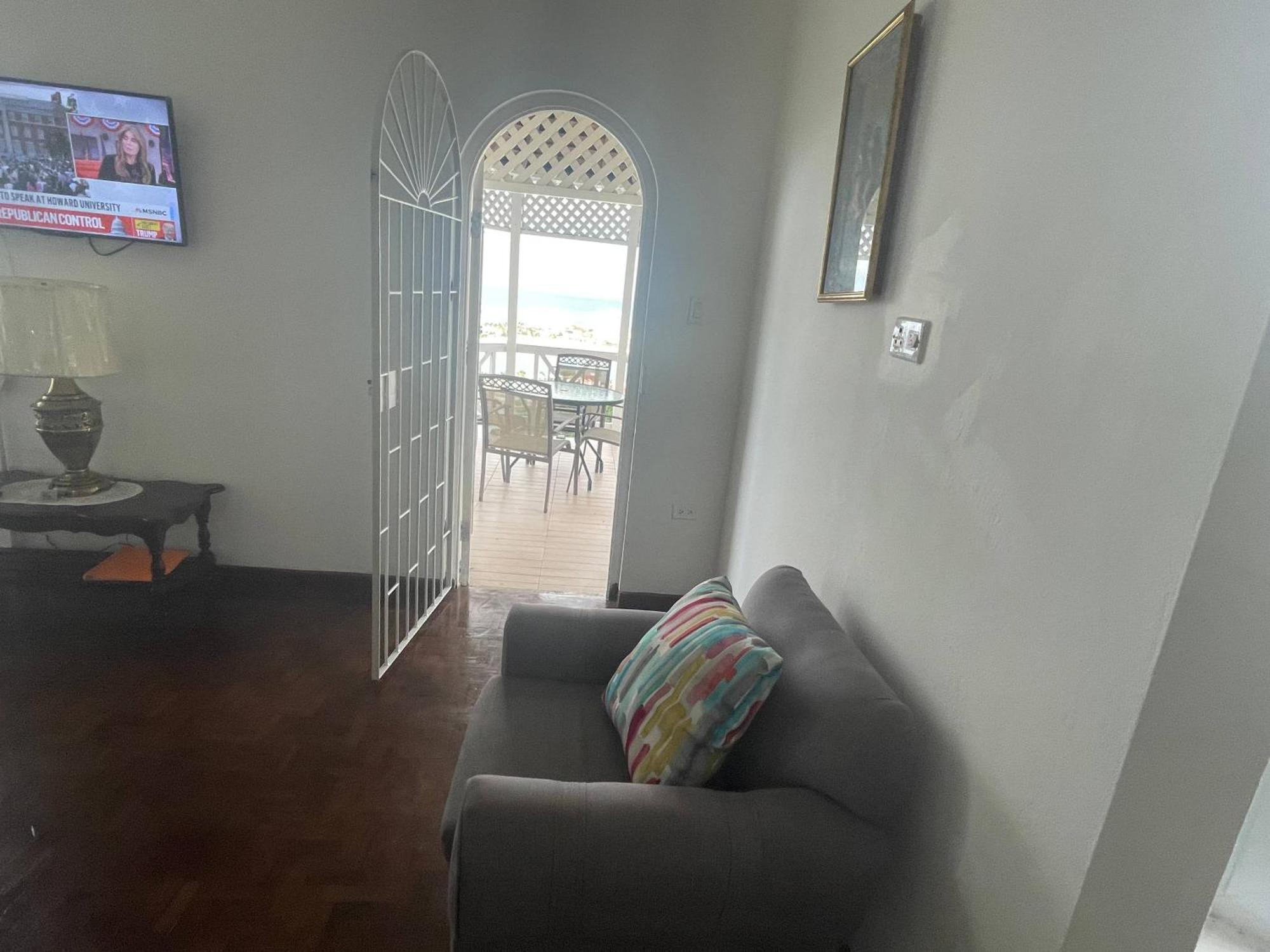 Oceanbreeze Jamaica Penthouse, 7-Minute Walk To Beach أوشو ريوس المظهر الخارجي الصورة